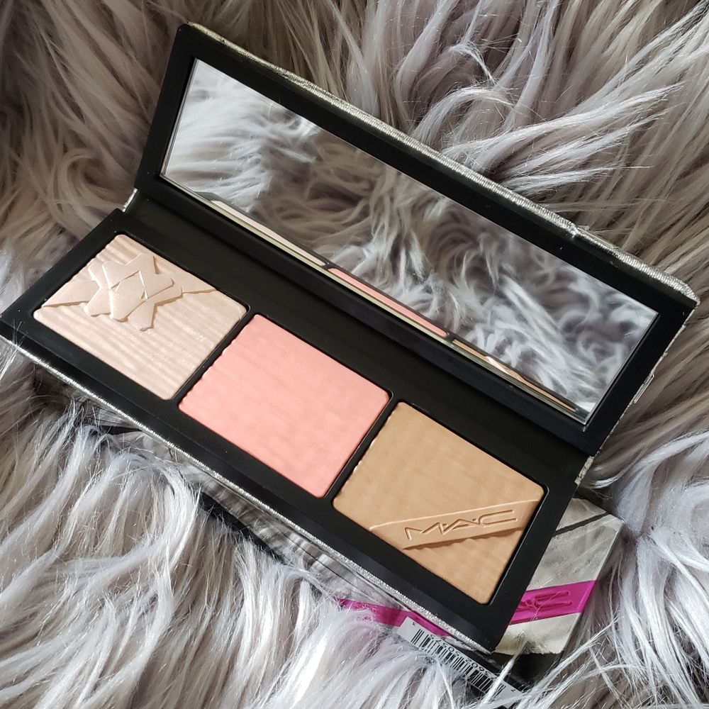 MAC Shiney Pretty Things Face Compact